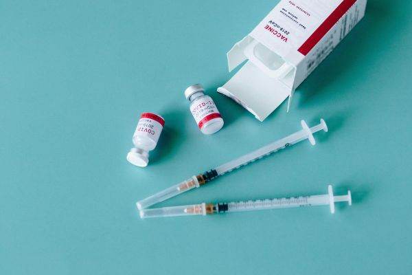 Studiu: Vaccinurile anti-COVID-19 nu au crescut mortalitatea